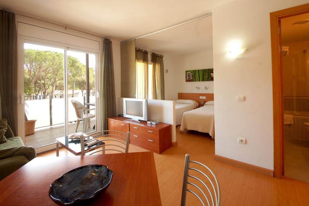 Aparthotel Arenal Pals Exterior photo